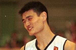 24年的等待！上海男篮首次夺冠的阵容：姚明、刘炜领衔 刘鹏在列