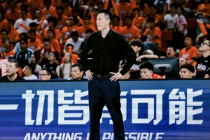 卢伟和上海队证明，CBA要赢，可以不止靠“搓澡”