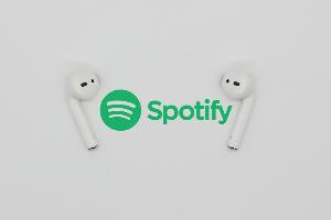 每体：与巴萨合作为Spotify公司带来巨大影响，股价已经涨了6倍多