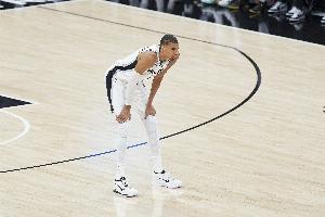文班亚马谈0-2落后：我们浪费了很多努力 但要让教训变得有意义
