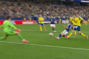 日本1-0领先瑞典！堂安律斜塞打穿瑞典防线，前田大然破门！